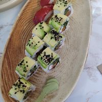 nigiri de atún y the vegan roll at The Vegan Roll in Madrid