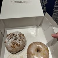 Seasonal winter spice donut and Oscar Wilde  at Oscar Wilde in Tokyo