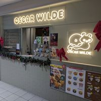 display at Oscar Wilde in Tokyo