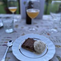 Mandelkuchen mit Vanilleeis und Kakaonibs  at Nutrilamente in Robella