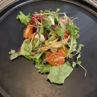 Papalisa caramelizada con ensalada y hongos #Veganuary at LEMURIA in La Paz