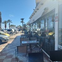 Exterior and outdoor seating at Cervecería El Tonel Aguadulce in Aguadulce