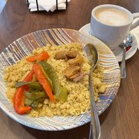 Desayuno de migas extremeñas y café con leche de almendra  at Aquí Se Puede in Badajoz