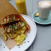 Veggdrop, snoothie und chay latte at Vegan Backyard in Berlin