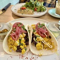 Breakfast Tacos & Quiche (Hintergrund)  at Vegan Backyard in Berlin