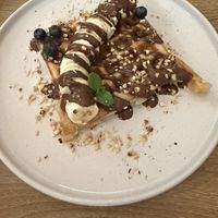 Belgische Waffel mit Banane, Schokocreme und Blaubeeren  at Vegan Backyard in Berlin