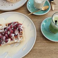 Waffle and "egg"drop, chai latte and matcha at Vegan Backyard in Berlin