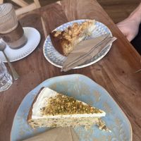 Pistazien und Rhabarber Kuchen  at Café Wolke in Frankfurt