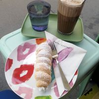 Schaumrolle und Schokolade Latte at Gumperia in Vienna