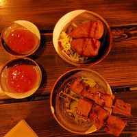 "Hähnchenkeulen und Entenspieße" at House of Vegan in Leipzig