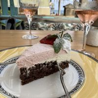 Vanille-Himbeer-Kuchen  at Santé in Mallorca