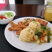 Daily menu with salad and banana, vanilla and curcuma smoothie at Makro Vega in Split
