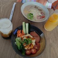 bbq noodle soup, spicy peanut noodles, white peach ice tea, brown sugar milk tea with tapioca at Home Taste Jia in Kiel
