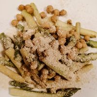 Asparagi, ceci alla diavola e lievito alimentare at Gallorosso al Guasco in Ancona