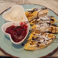 101. Zartbitter Schokolade, heiße Himbeere und Eiscreme (all vegan) at Creperie Lamara in Hannover