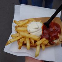 Vegane Currywurst Pommes mit veganer Mayo at Bratwursthaus in Bochum