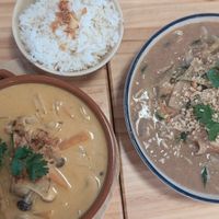 Curri i fideus amb cacahuet at The Lotus Bistro in Reus