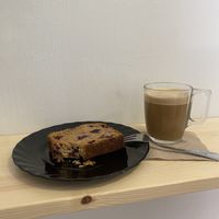 Café con “leche” de avena y bizcocho de arándanos   at My Cat's Cake in Cuenca