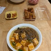Yi noodles (mapo) & cold tofu in the middle at Miao Guanyin - 妙觀音素食 - Zhongzheng District in Taipei
