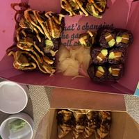 Sushi afgehaald, chicken terriyaki, maki zalm avocado en gyoza’s  at Vegan Sushi Bar - Arnhem in Arnhem