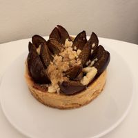 Pflaumen Grieß Tartelette (vegan)  at Zuckermädchen's Konditorei in Bonn