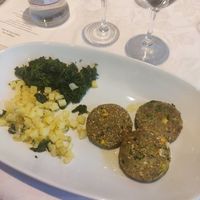 Burger di quinoa e lino con contorno at Hotel Sorriso in Darfo Boario Terme
