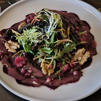 Rote Bete Carpaccio mit Walnüssen, Himbeeren, Granatapfelkernen, Salat und Himbeer-Vinaigrette at Hafenrestaurant Zum Kleinen Leuchtturm in Putbus