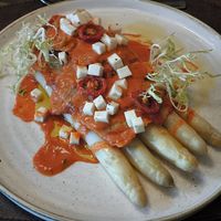 Spargel mit Pilz-Ravioli, Veta und Tomatensauce at Hafenrestaurant Zum Kleinen Leuchtturm in Putbus