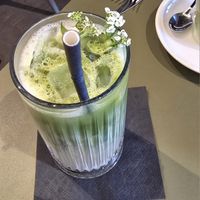 Iced Matcha mit Hafermilch at Café No. 5 in Cologne