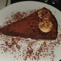 Deliciosa tarta vegana sin gluten de chocolate y platano con coco y dátiles at The Wala Room in Torremolinos