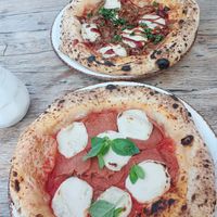 Vegan Salami & Vegan pulled porc Pizza. Was truly amazing (liked the Salami better tho) at 60 Seconds To Napoli in Cologne