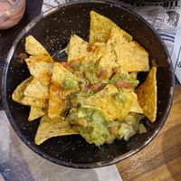 Nachos con pico de gallo y guacamole at Gastro Mercat in Gava
