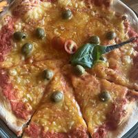 Pizza mit Oliven   at Portofino a Lupo in Alkmaar