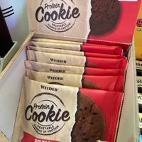 Vegan protein cookies at PINALE Brunch & Salad Bar in Madrid