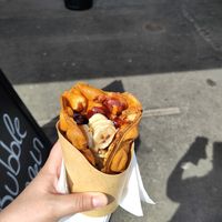 Bubble Waffel mit Schokosauce und Banane at Futterluke in Hamburg