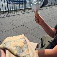 Crêpe mit Banane und Schokosauce und Eis at Futterluke in Hamburg