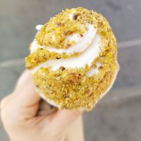 Vegan soft serve with pistachio at Futterluke in Hamburg