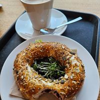 Rote Beete Bagel & Hafer Cappuccino at Bäckerei BioKaiser - Berger Straße in Frankfurt