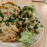Gaufre pois chiche avec une purée et salade at Cabaïtan in Lyon
