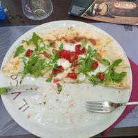 Pizza Primavera with vegan cheese at Il Vicolo in Genoa