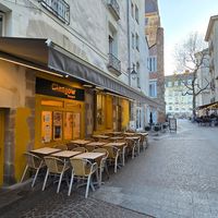 Front and outdoor seating at Glasgow Burgers in Nantes
