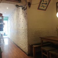 Cosy interior at Quinoa in Barcelona