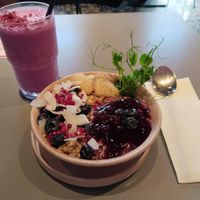 Blaubeeren Haferflocken Bowl at Wonderland Ljubljana in Ljubljana