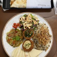 Prato vegano gourmet e shawarma de falafel vegano. Deliciosos!  at Vila Síria Gastronomia Árabe in Pocos De Caldas