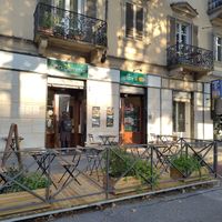 Storefront and terrace at Una Gemma in Turin