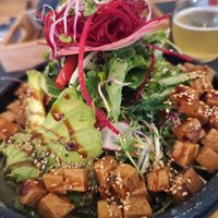 Salat Poke mit Räuchertofu at Buddhas Bowl Rügen in Binz