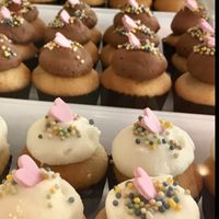 key lime cupcakes and more  at Bunnie Cakes in Doral