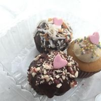 vegan yummyness :-) at Bunnie Cakes in Doral