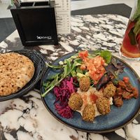 Falafel-Mix Teller & Rimonana at Taïm Streetfood Cafe in Vienna