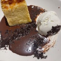 Torrija caramelizada con helado de chocolate blanco  at Viva by la Roca in Burgos